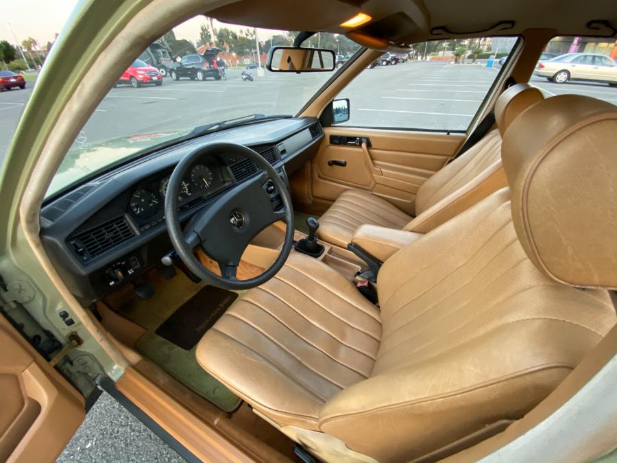 Интерьер Mercedes-Benz 190 D (W124) 1984 года  (NA) (фото 89 из 240)